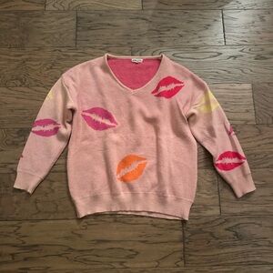 Kiss-Print V-Neck Sweater - Pink and Orange